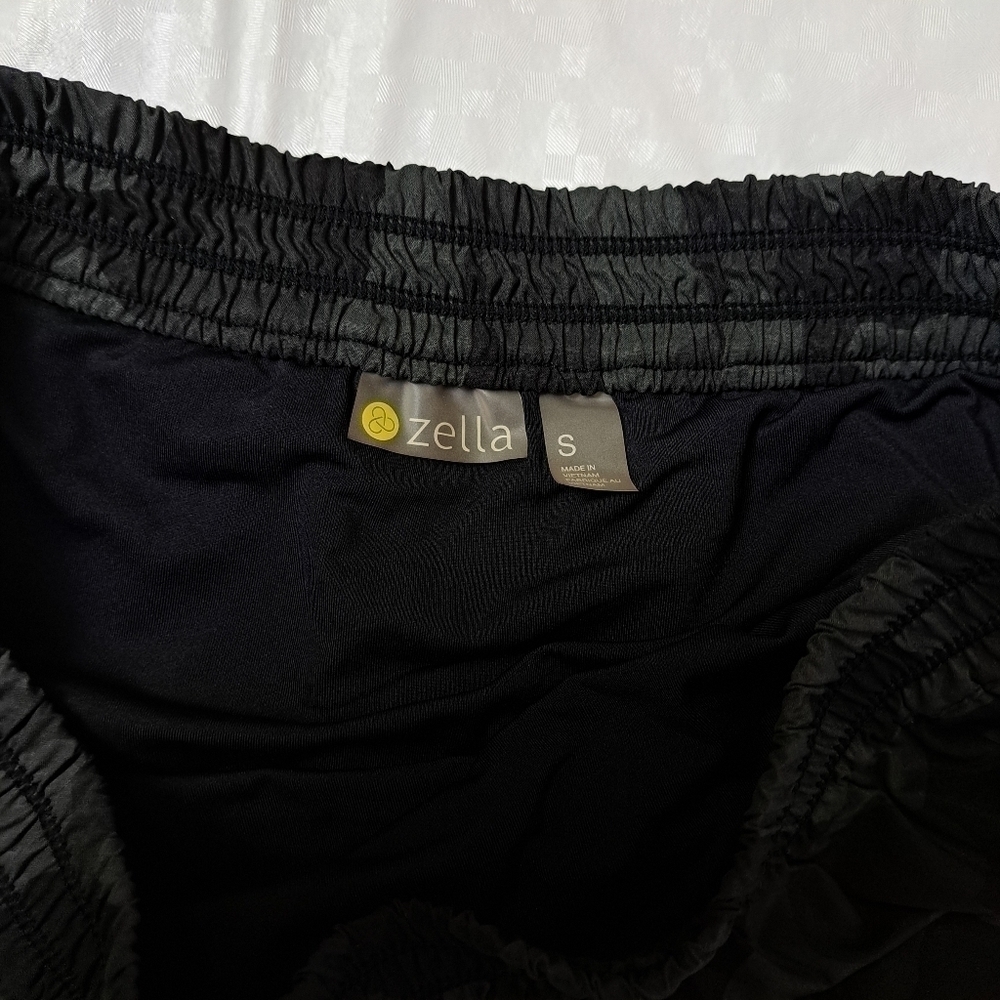 𝅺Zella Camo‎ Print Athletic Shorts - Picture 2 of 7